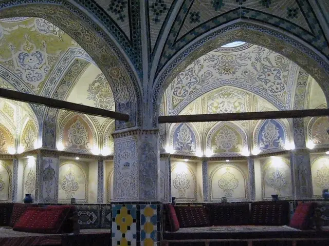 Çinili kubbesiyle hamam içi — Subaşı, Masaj Salonun